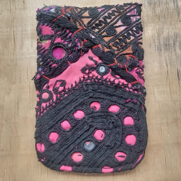 🎱🔮 Free People Boho Embroidered Repurposed vtg banjara hippie Wallet card case - Picture 15 of 16
